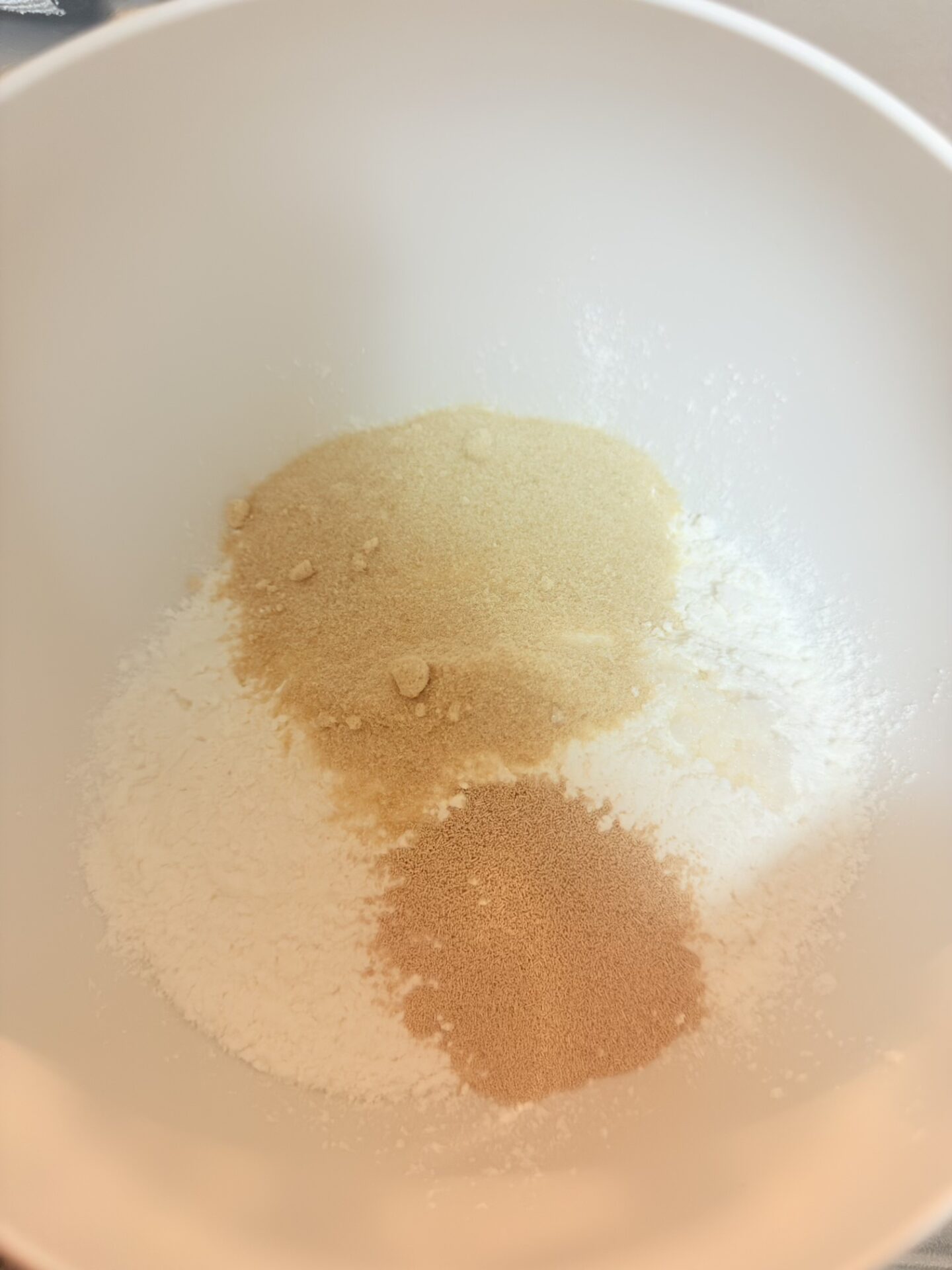 粉類を入れて混ぜる